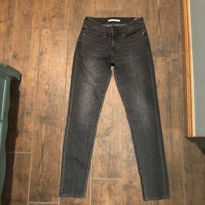Gray Levi’s Skinny Jeans
